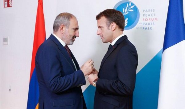 Makron Ermənistanı silahlandırmasından danışdı