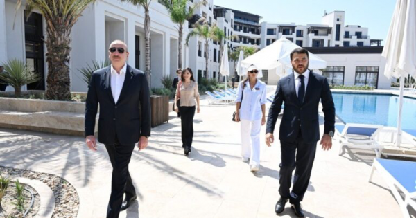 Prezident, xanımı və qızının “Sea Breeze”də gəzintisi