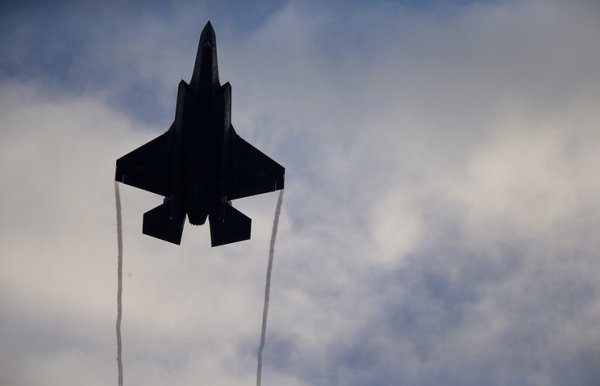 Çin F-35-in analoqunu sınaqdan keçirdi