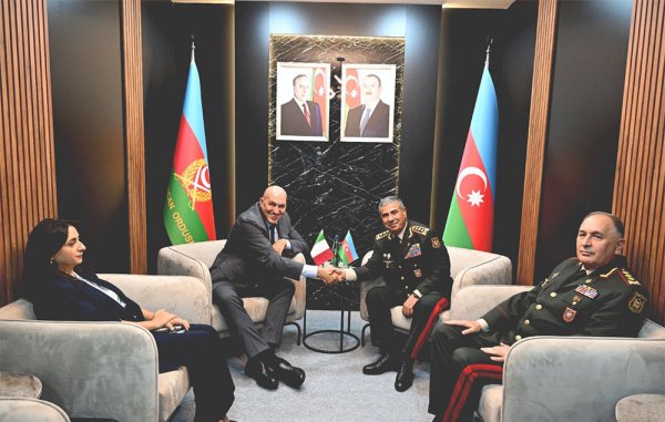 Zakir Həsənov  italiyalı həmkarı ilə görüşdü.