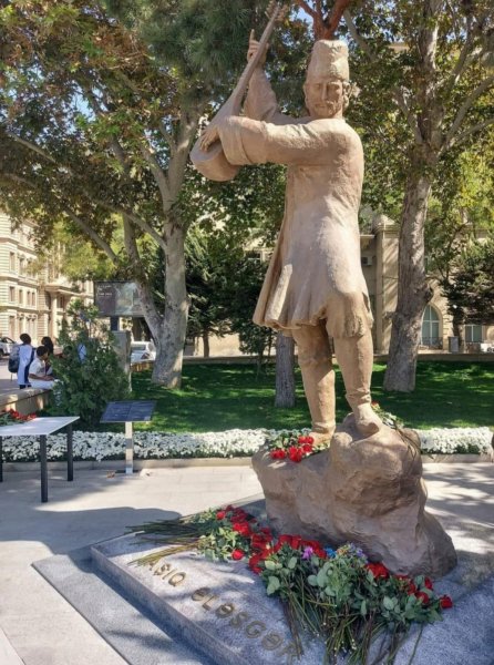 İlham Əliyev Bakıda Aşıq Ələsgərin abidəsinin açılışında iştirak edib-FOTO