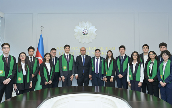 Emin Əmrullayev Uşaq Səfirlər Məclisinin üzvləri ilə görüşdü