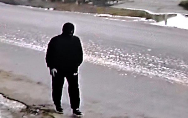 Bakıda maskalı şəxs məktəblini oğurlamaq istəyib? - Yenilənib-Foto