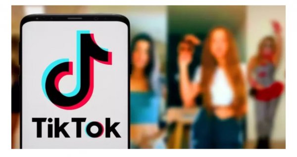 Tanınmış tiktoker həmcinsi ilə ailə qurdu