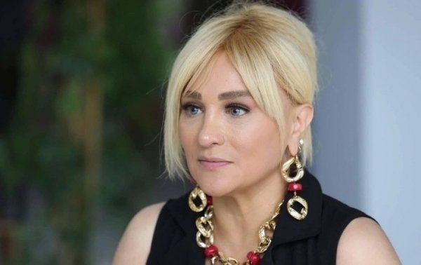"Mikrofonu götürüb özünüzü biabır etməyin"