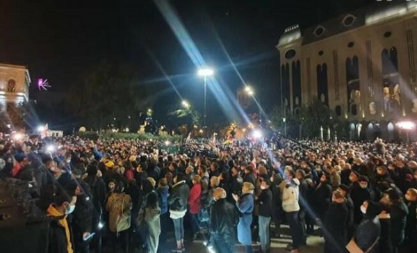 Rustaveli yenə bağlandı...