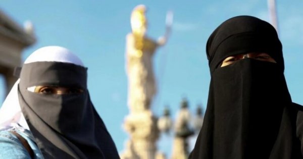 İsveçrədə çadra və niqabdan istifadəyə qadağa qüvvəyə mindi