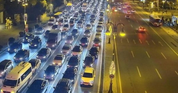 Bakının bir sıra yollarında tıxac müşahidə olunur