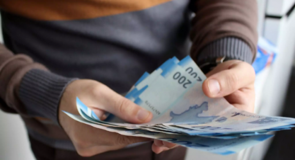 Xalça emalı sexi tikiləcək: 1,8 milyona