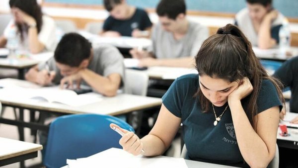 Ali məktəblərə keçid balları ARTIRILACAQ?