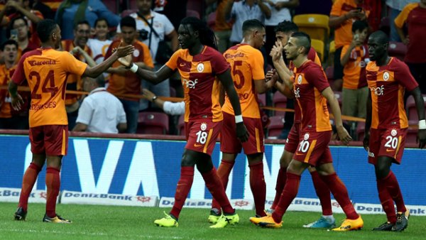 “Qalatasaray”ın əfsanəvi futbolçusu karyerasını bitirdi