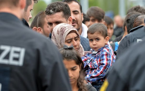 Almaniyada miqrantlarla bağlı SƏRT QƏRAR