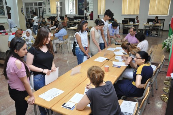 Bakalavr pilləsinə sənəd qəbulunun qiyməti artıb?