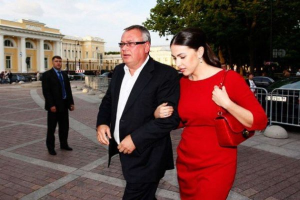 Azərbaycanlı sevgilisinə tikdiyi 20 milyardlıq villa... - FOTOLAR