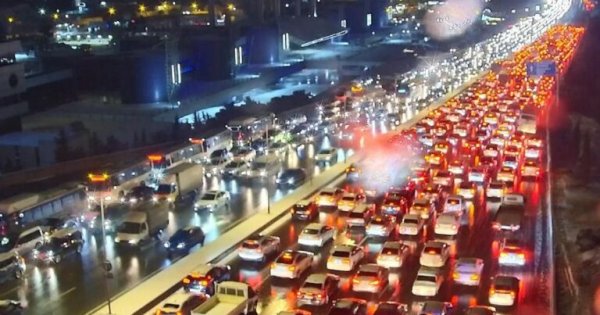 Bakının bəzi yollarında sıxlıq müşahidə olunur - SİYAHI