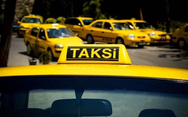 Hava limanında qanunsuz taksi fəaliyyəti göstərənlər saxlanıldı