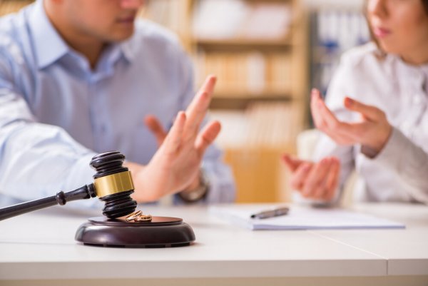 Aliment ödəyicisinin borcunu valideynləri ödəməlidir?