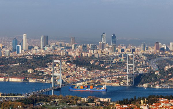 İstanbul Böyükşəhər Bələdiyyəsi ətrafında yollar bağlandı