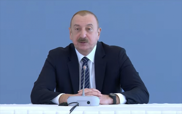 Prezident ADA-da çıxış edir - Canlı
