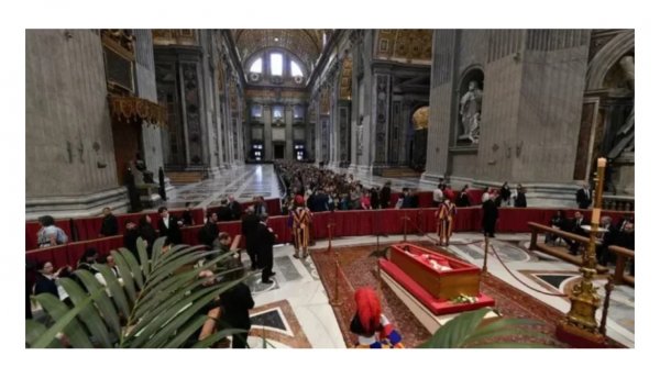 Roma Papası dəfn edilib