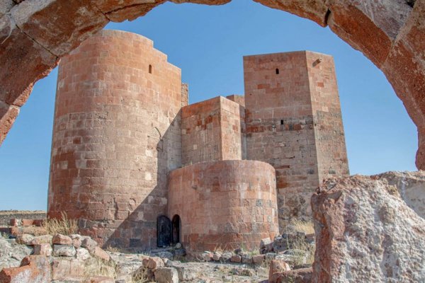 Tarixin gizlətdiyi həqiqət: Ermənistandakı türk qalasının GÖRÜNTÜLƏRİ