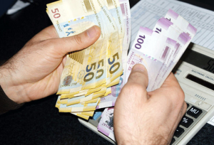 Azərbaycanda orta aylıq maaş artdı