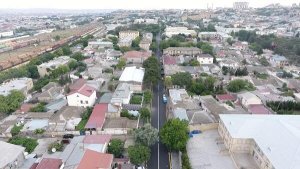 Bakının bu ərazisində evlər su qiymətinədir