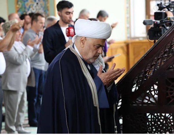 Bayram namazı qılındı