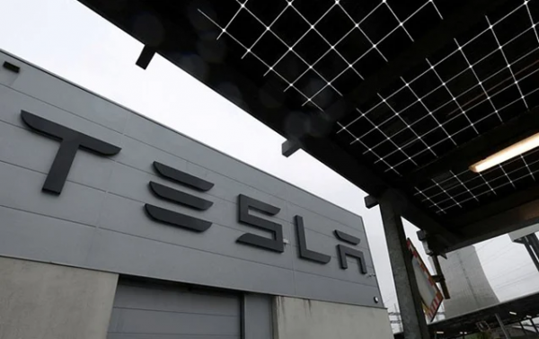 Tramp-Mask gərginliyi fonunda “Tesla” səhmləri ucuzlaşdı