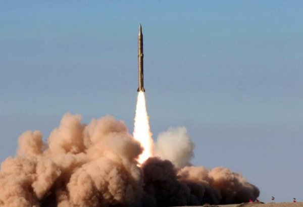 İran yeni raketini sınaqdan keçirdi