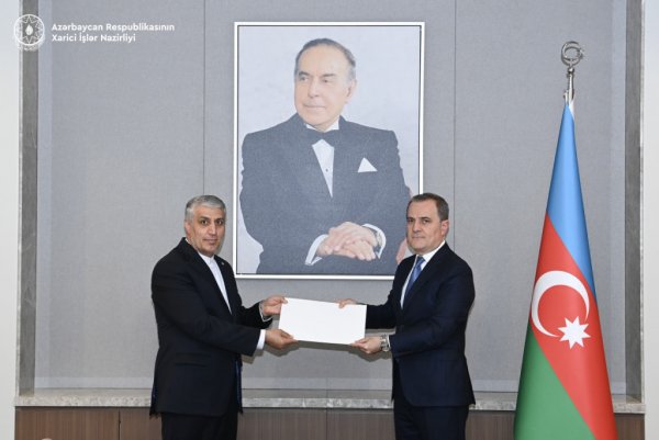 İranın yeni səfiri Azərbaycana gəlib