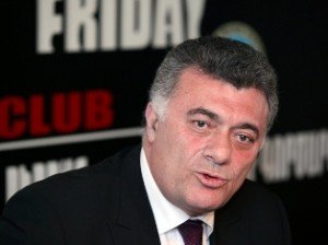 Akopyan saxlanıldı: Hakimiyyəti ələ keçirmək çağırışı...