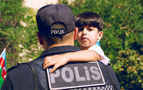 Bir daha düşünək - Kimdir polis?