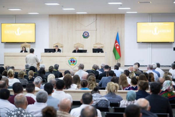 Yaralı olmasına baxmayaraq, mütəmadi olaraq vəhşicəsinə döyülüb