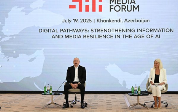 İlham Əliyev Xankəndidə Forumda iştirak edir