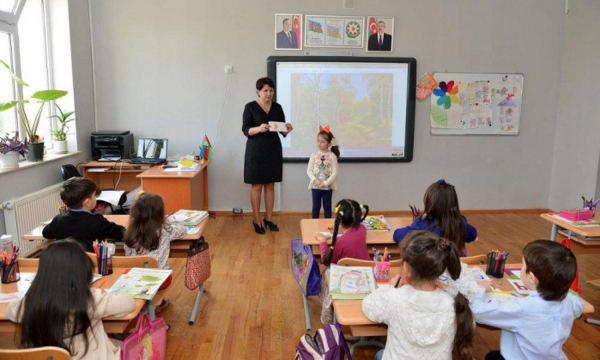 Övladını rus bölməsinə qoyanların nəzərinə: Məktəbəqədər...