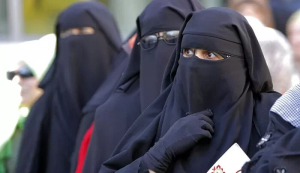 Niqab taxmaq qadağan edilir - Səbəbi açıqlandı