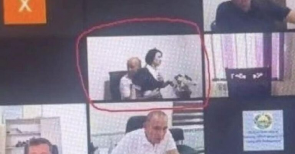 Onlayn iclasda katibəni qucaqlayan deputat işdən qovuldu