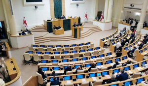 Gürcüstanda 12 deputatın mandatına xitam verildi