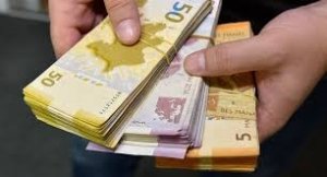 Tələbələrin cibinə göz dikənlər – Hər ay 100 min manat necə yığılır?