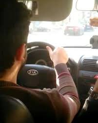 Sükanı tək əllə tutanlar OXUSUN: Cərimə tətbiq olunacaq, yoxsa?..