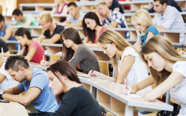Xaricdən Azərbaycan universitetlərinə köçürülməsinə süni əngəllər yaradılır?-CAVAB