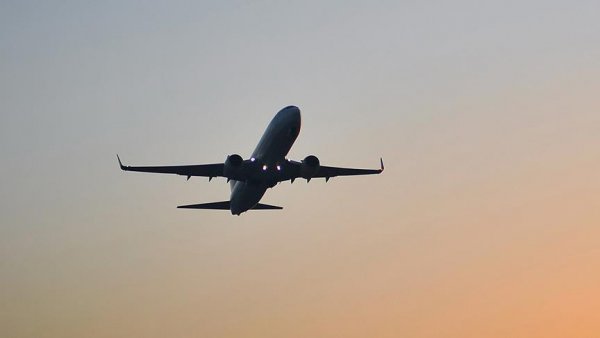 Təyyarə havaya qalxan kimi alışdı