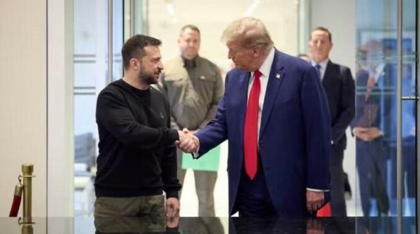 Tramp Zelenskiyə Ağ Evin simvolik açarlarını verdi