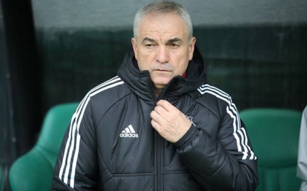"Beşiktaş" baş məşqçisini istefaya göndərdi