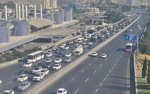 Paytaxtın bu yollarında sıxlıq var - SİYAHI