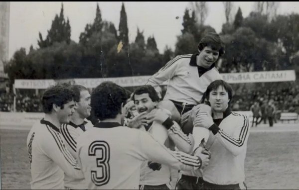 Karyerasını "Neftci" klubuna həsr etmiş FUTBOLÇU