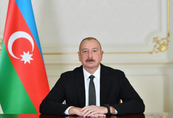 Prezident hərbi qulluqçuları təltif etdi