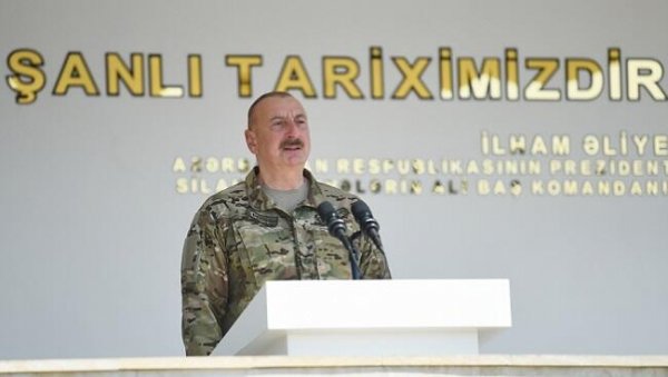 Prezident Gəncədə şəhidlərin xatirəsini yad etdi