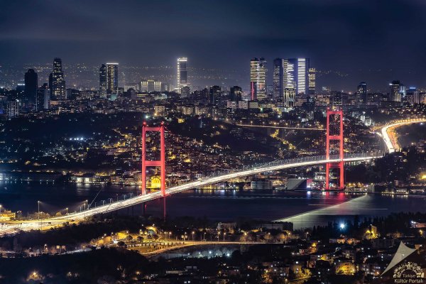 İstanbul boğazında gəmi dayandı
